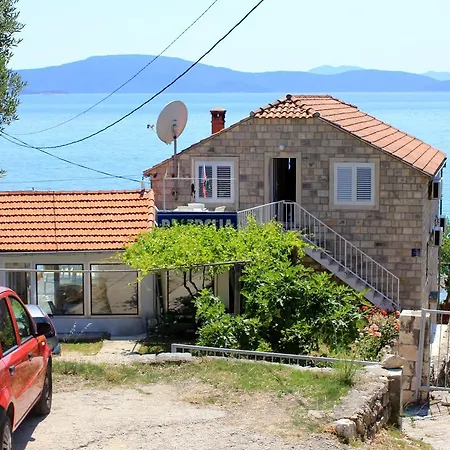 Guest house Triple Sladjenovici 2161b Slano